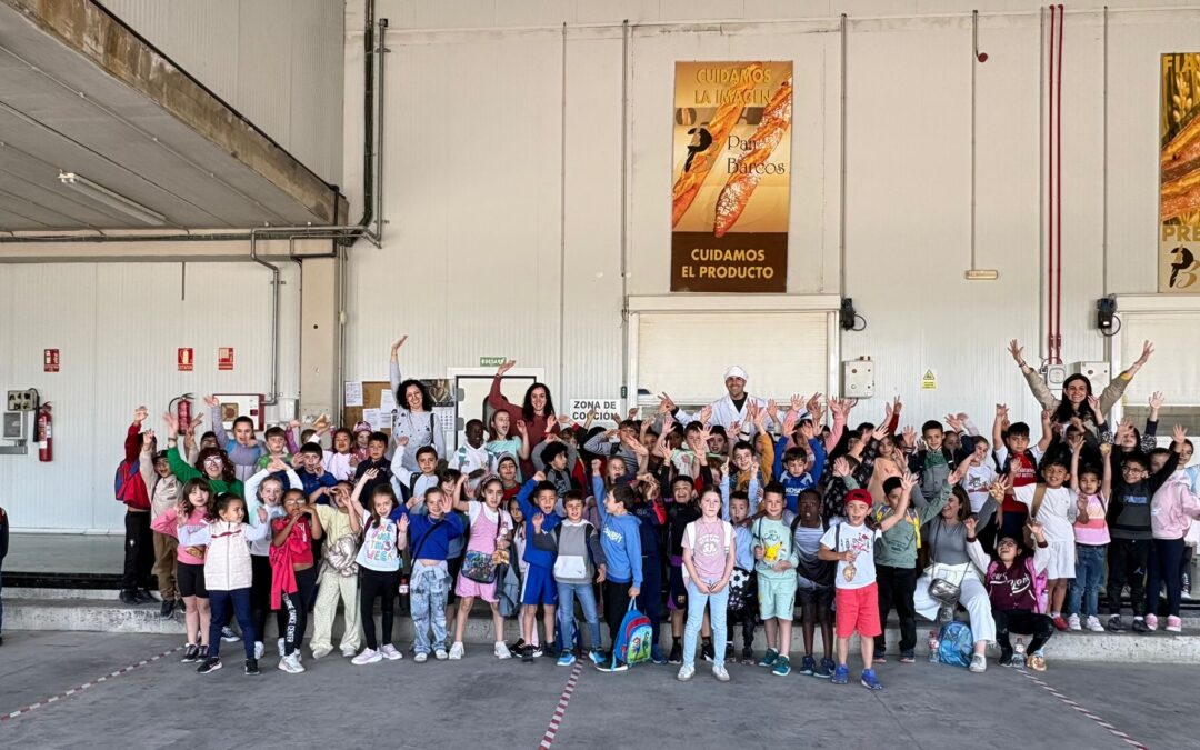 Los alumnos de segundo curso de Peralta visitan las instalaciones de Pan Barcos